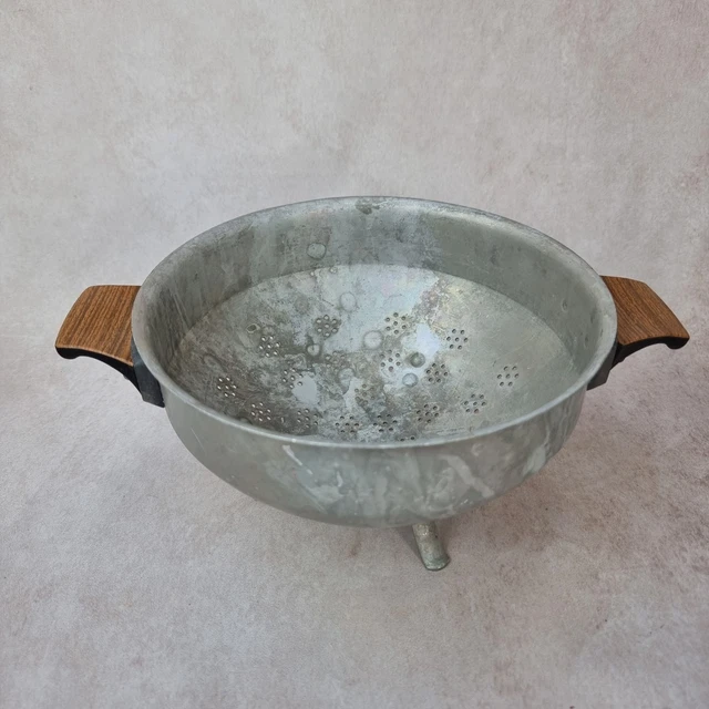 Passoire Ancienne Trois Pieds En Aluminium Vintage - Occasion Bon état, Ustensile De Cuisine Rétro, Fabrication France