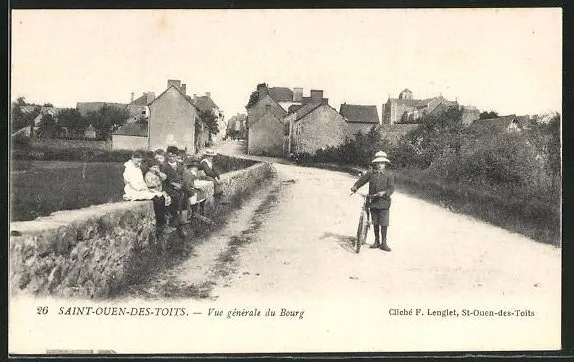 CPA Saint-Ouen-des-Toits, Vue générale du Bourg