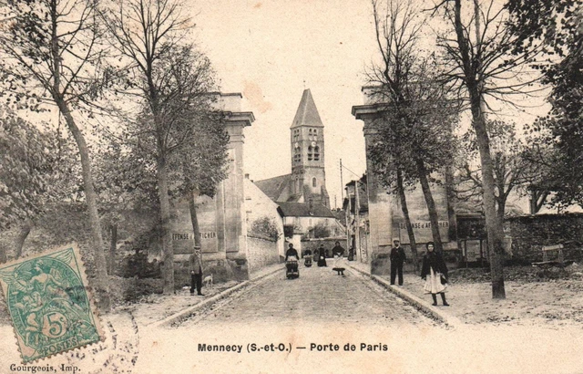 CPA 91 - MENNECY (Essonne) - Porte de Paris (petite animation)