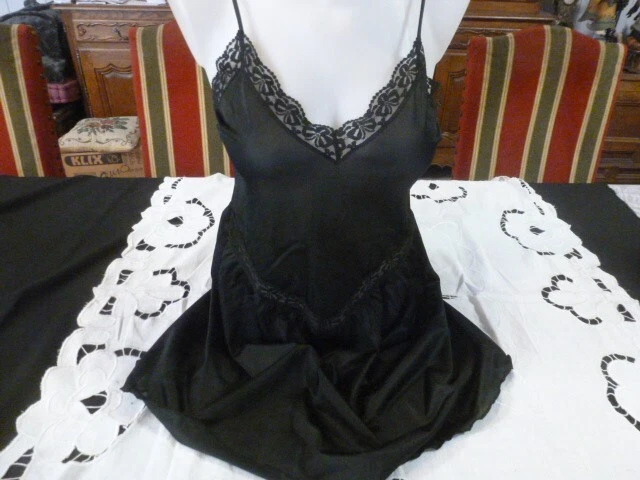 Combinaison Vintage En Dentelle T36/38 - Lila Fleuri - Occasion Bon état - Ref TRR38