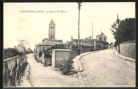 CPA Champagne-sur-Oise, la Montee de l´Eglise