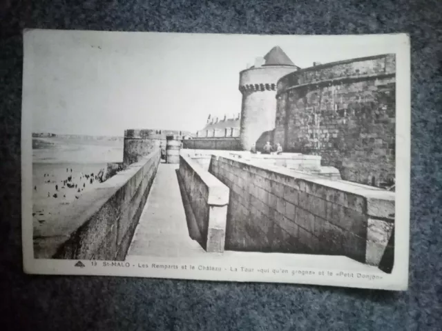 Cpa Saint Malo Les Remparts Et Le Château