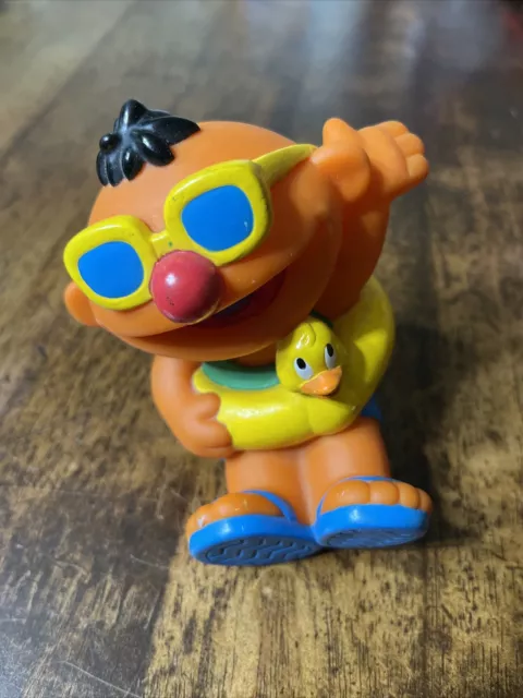 SESAME STREET TYCO Ernie Bath Tub Toy Doll Rubber Duckie 1995 W15 $5.00 ...