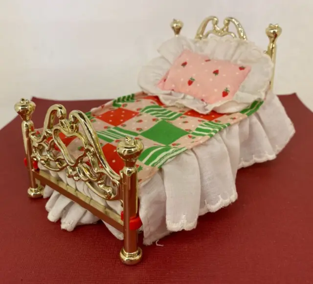 Vintage 1980s🍓 STRAWBERRY SHORTCAKE 🍓Berry Happy Home Bedroom Bed / Furniture