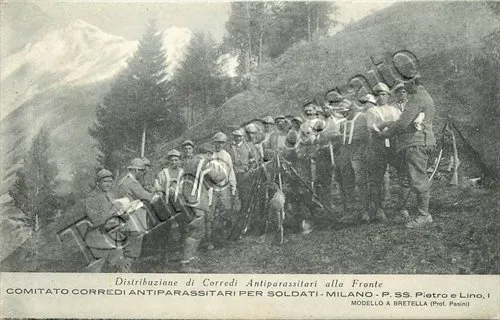 Prima guerra mondiale - Distribuzione corredi antiparassitari al fronte - 1916