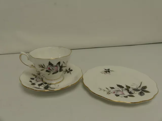 (ref288BB) Royal Albert Fine Bone China Queens Messenger Trio Cup Saucer Plate