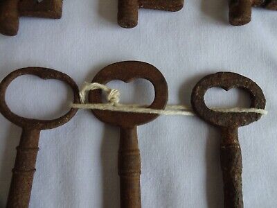 Antique Cast Iron Keys x 3 Length approx.13 - 14 cm Weight approx.110 grams each 2