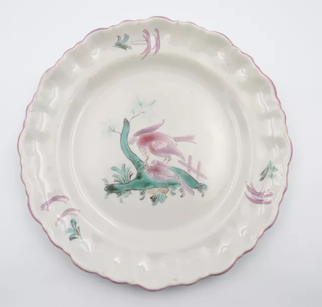 RARE Varages Assiette en faïence à décor polychrome d oiseaux XVIIIe siècle