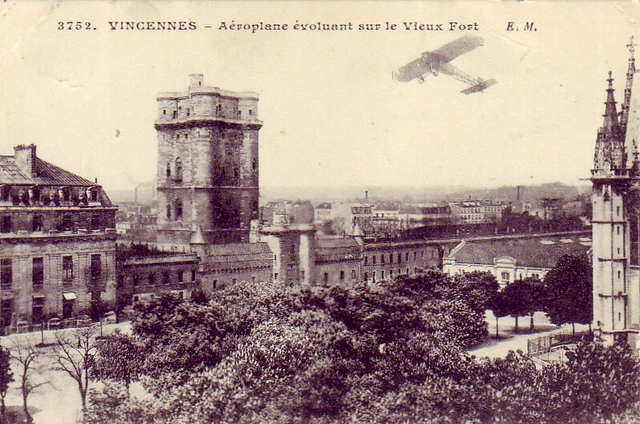 CPA 94 AVIATION VINCENNES Monoplane Airplane Evolving on Old Fort 1914