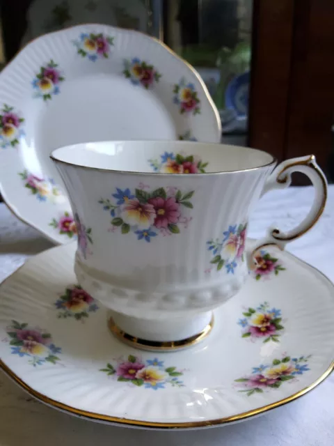 Vintage "Elizabethan " Tea Trio England