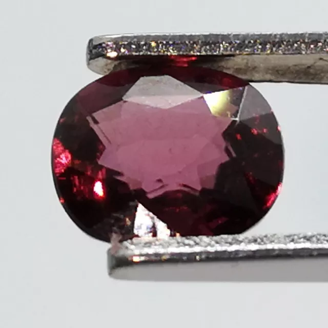 Grenat Rhodolite naturel de Madagascar - Coussin 0.92 Carat - 6.1 x 5.2 x 3.1 mm