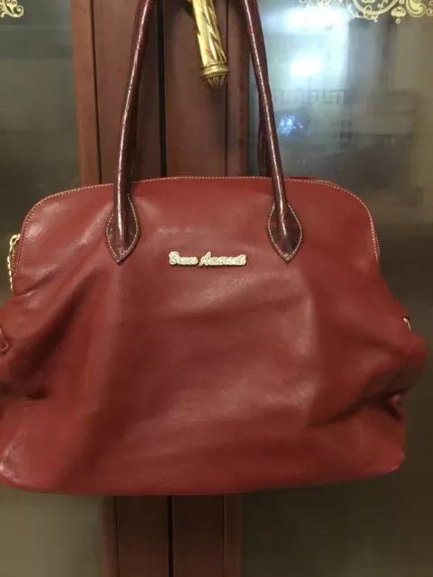 borsa da donna Bruno Amaranti larghezza media due pezzi. Usato.