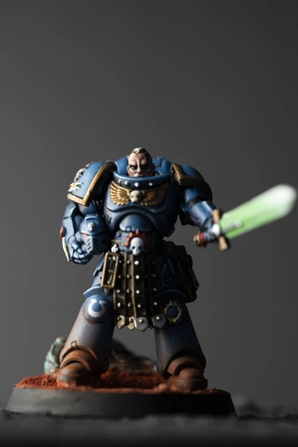 Warhammer 40K Space Marine Lieutenant Calsius Limited edition Warhammer 40K Space Marine Lieutenant Calsius Limited edition