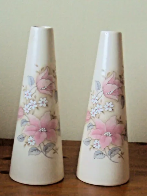 Purbeck Gifts Poole Dorset 2 x Bud Vases with pretty pink floral Design