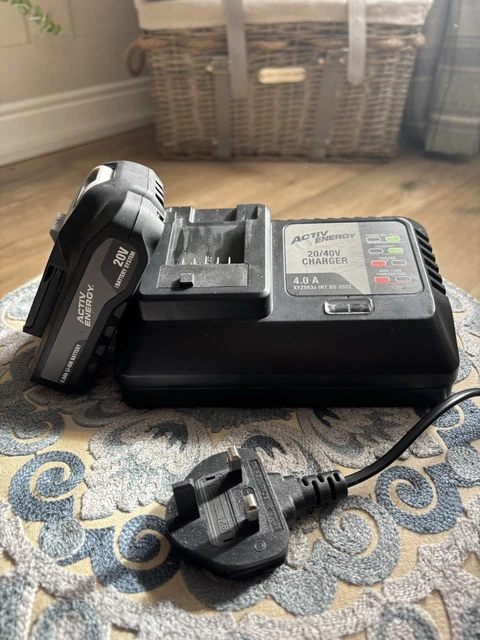 ACTIV ENERGY UNIVERSAL Battery Charger 4.0A - FERREX Battery Tools ...