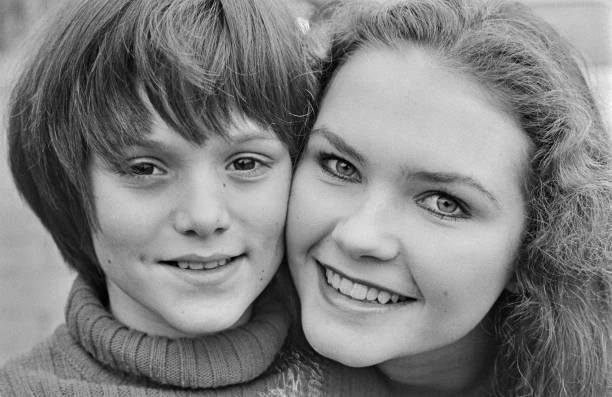 BRITISH ACTRESS FIONA Fullerton with Joshua Le Touzel 1973 OLD PHOTO $5 ...