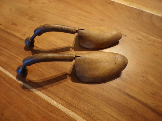 Ancienne Paire D'Embauchoirs En Bois - Outil De Cordonnier Vintage