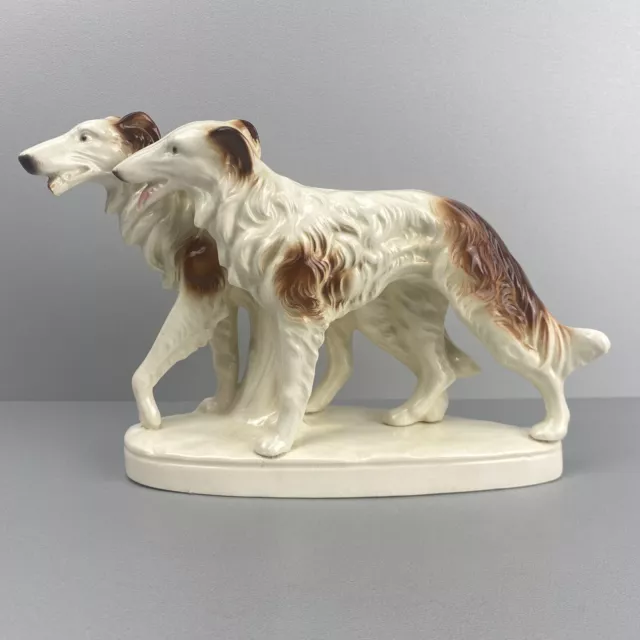 Hübsche Figurengruppe zweier Windhunde aus Porzellan, 25cm Hunde Figur Statuette