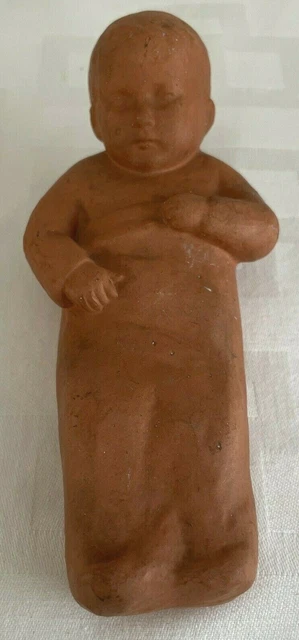 Sculpture, HARTMANN, Terre Cuite, Sujet Crèche nouveau né, signé et inscriptions