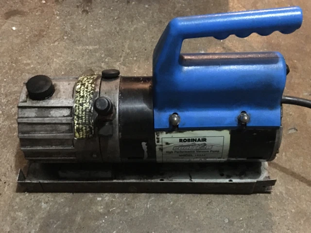 Robinair VacuMaster 15600 6 CFM 1/2 HP Cool Tech High Performance Vacuum Pump