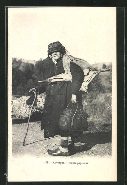 CPA Auvergne, Vieille paysanne, Alte Bauersfrau