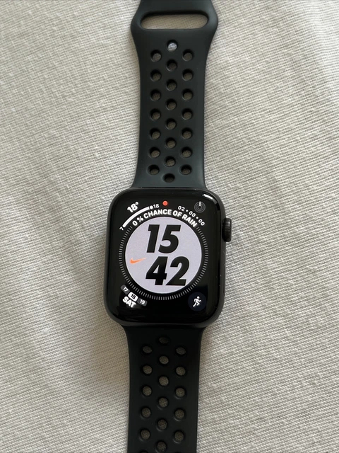 Apple Watch SE NIKE 44mm Aluminiumgehäuse-Space Grau