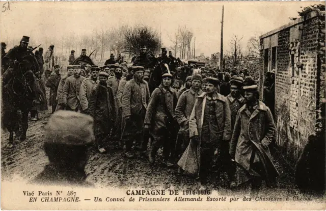 CPA Military - Champagne Convoy of Prisoners (92111)