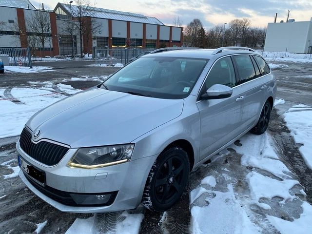 Skoda Octavia 3 Elegance Silber Diesel Schaltgetriebe AHK BiXenon Skoda Octavia 3 Elegance Silber Diesel Schaltgetriebe AHK BiXenon