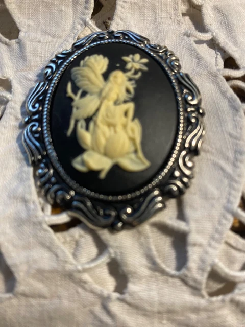 Broche Fantaisie Avec Camée Moderne - Bijou Occasion - Réf 118-19/A1-2