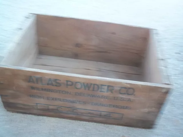 Vintage Atlas Powder Co Wilmington Deleware USA Giant Gelatin Hunting Wood Box