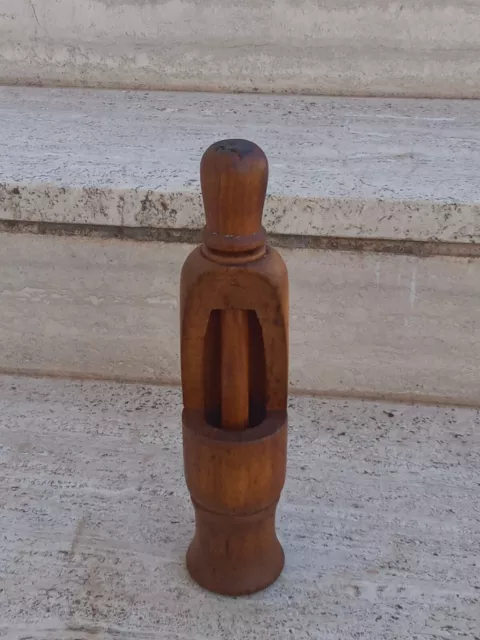 Vecchio Tappa Bottiglie In Legno.