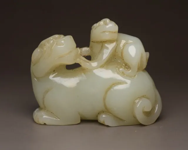 Chinese Natural Hetian Jade Hand Carving Beast Statue Exquisite Unique Sculpture