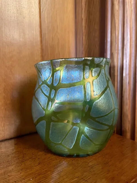 Exquisite Loetz “Crete Pampas” Iridescent Green Art Glass Vase, c. 1900 3