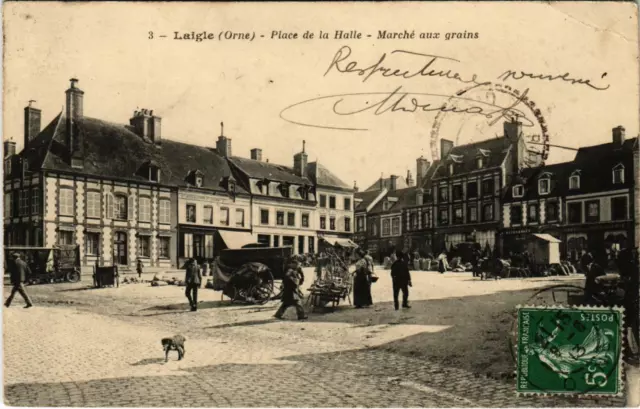 CPA AK Laigle Orne - Place de la Halle Marche aux grains (800348)