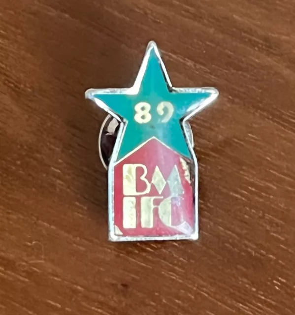 Barry Manilow 1989 International Fan Club Enamel Badge