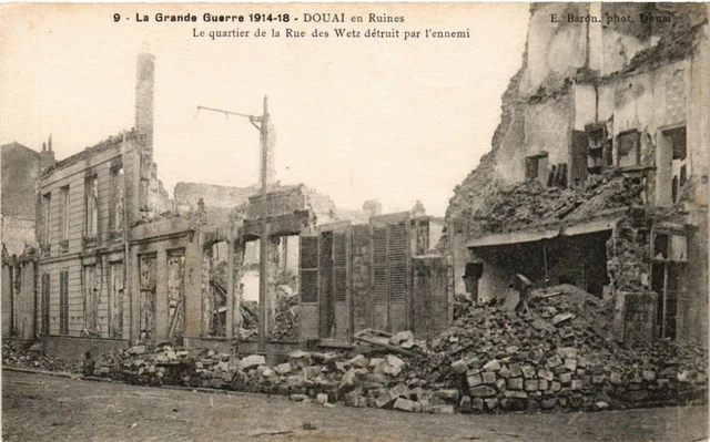 CPA AK Military The Rue des Wetz district destroyed by the Enemy (362485)