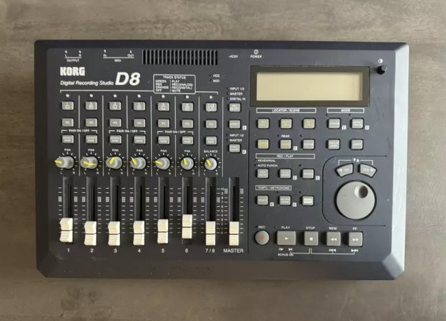 KORG D8 DEGITAL RECORDING STUDIO multitrack recorder (No Power Cord)