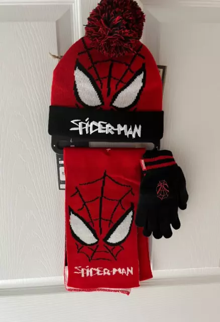 Bnwt Marvel Spiderman Knitted Scarf Gloves And Hat Set Size M/L (6-9 Years)