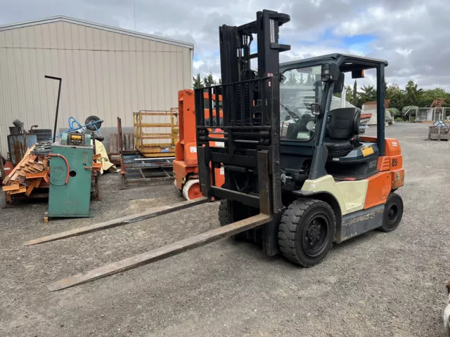 Electric Toyota Forklift  Truck Model 7Fbj35 And Battery Charger