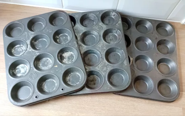 3 x Vintage Shabby Seamless Hygienic Metal Baking Tin Bun Trays Cupcake Muffin