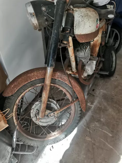 Laverda 200 bicilindrica anni 60 targata ROMA30 - Radiata d'ufficio Laverda 200 bicilindrica anni 60 targata ROMA30 - Radiata d'ufficio