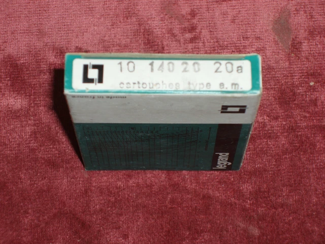 Lot de 10 Fusibles Legrand 20A  ref: 10 140 20 L51 x l 14.3