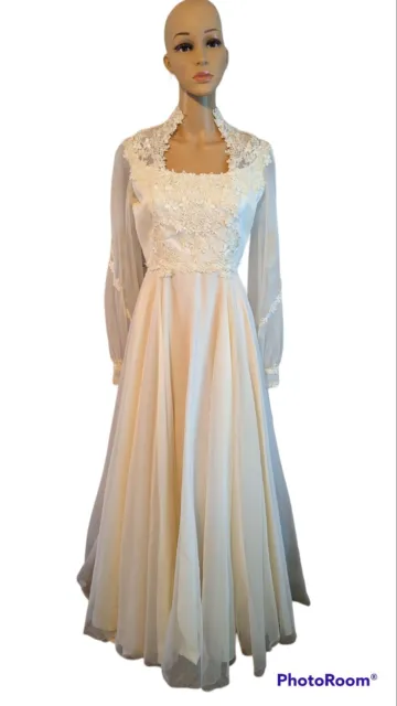 VTG 1960s Union Made USA SZ 4-6 Wedding Dress Empire Waist Lace W/Vail off white