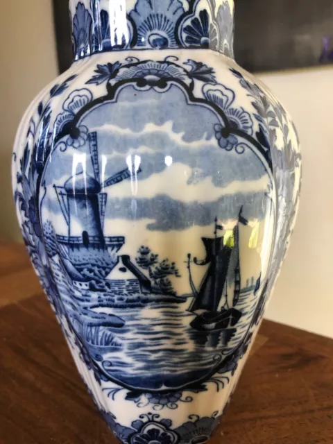 Joli Vase En Faïence , Moulin Et Bateau " Delft " 2