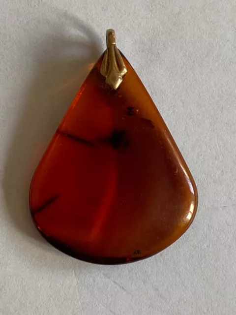 pendentif en ambre baltique