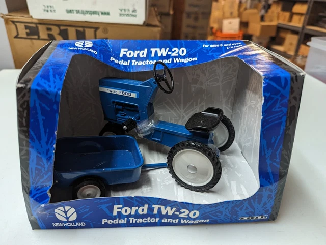 1999 ERTL 1/8 Diecast New Holland Ford TW-20 Pedal Tractor And Wagon Farm Toy