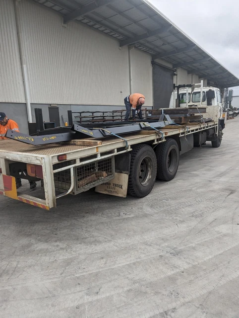 1993 Isuzu tray