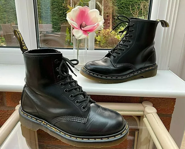 DR. MARTENS VINTAGE 1460 black smooth leather boots UK 6 EU 39