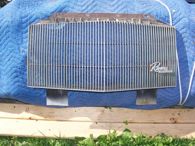 1985 BUICK RIVIERA GRILL OEM USED GM PART RADIATOR GRILLE FRONT Used Has Wear