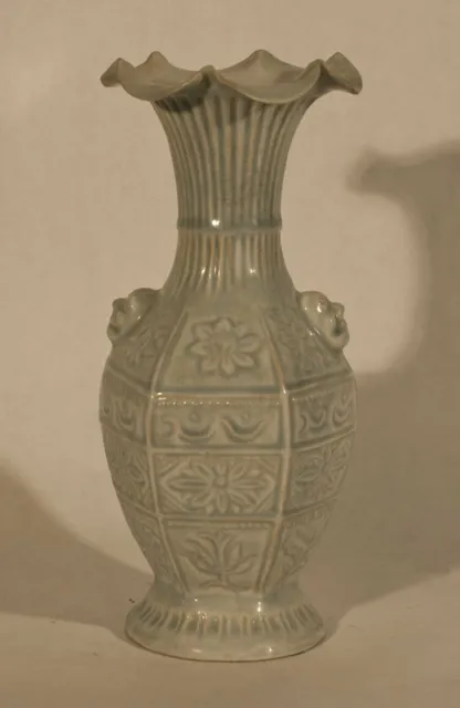 Yuan Stil Qingbai Glasierter Geformt Vase Mit Rüschen Oberteil